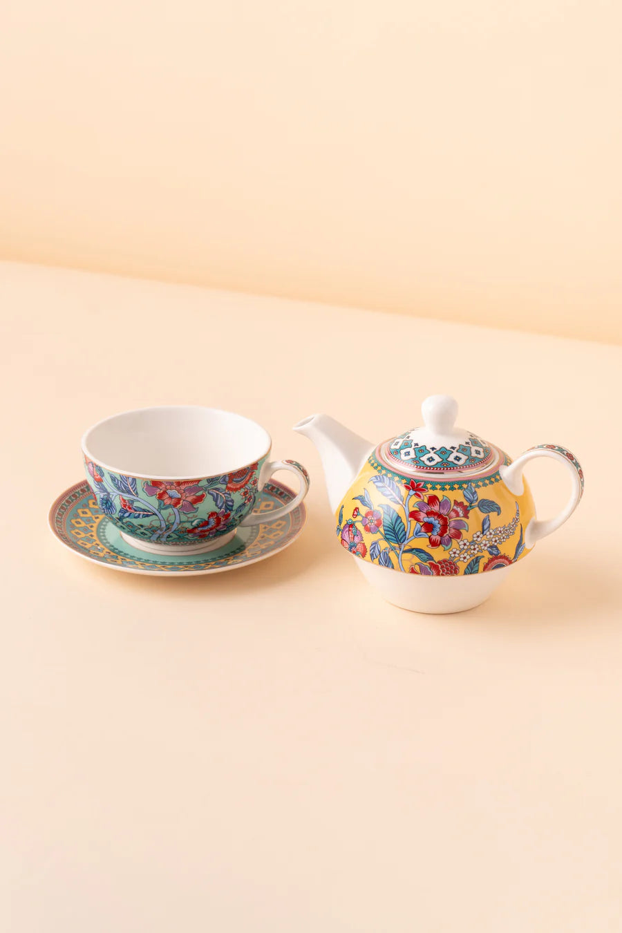 B38 Teapot with Cup